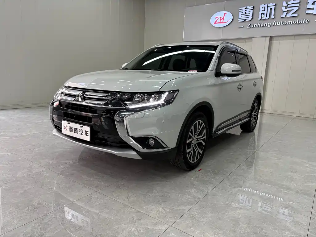 Mitsubishi Outlander 2017 — фото 4