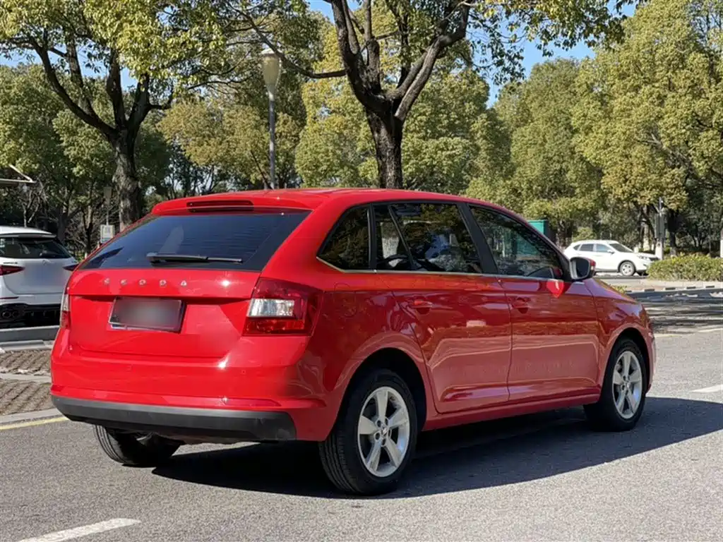 Skoda Rapid Spaceback 2020 — фото 28