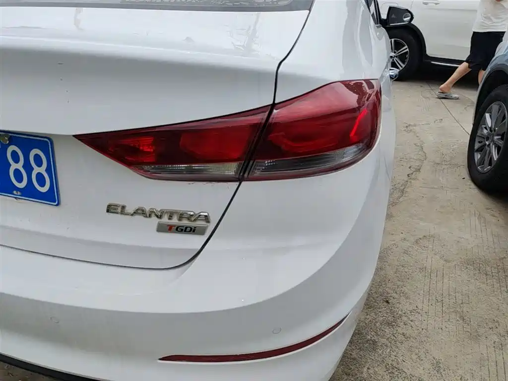 Hyundai Elantra 2019 — фото 8