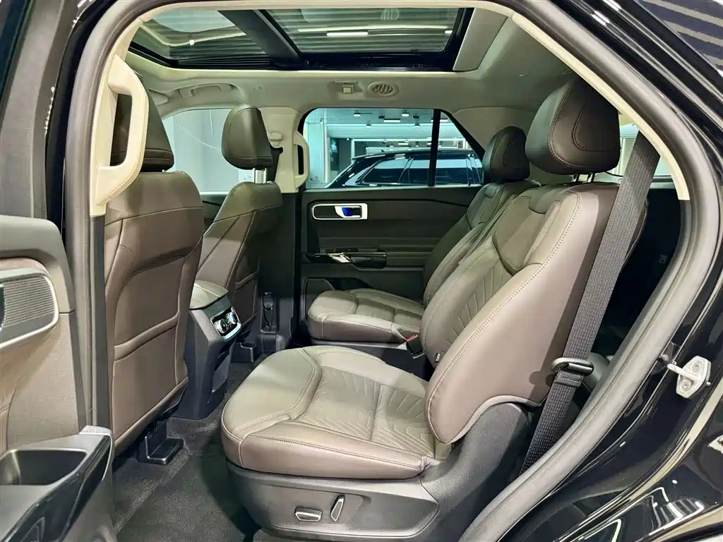 Ford Explorer 2025 — фото 20
