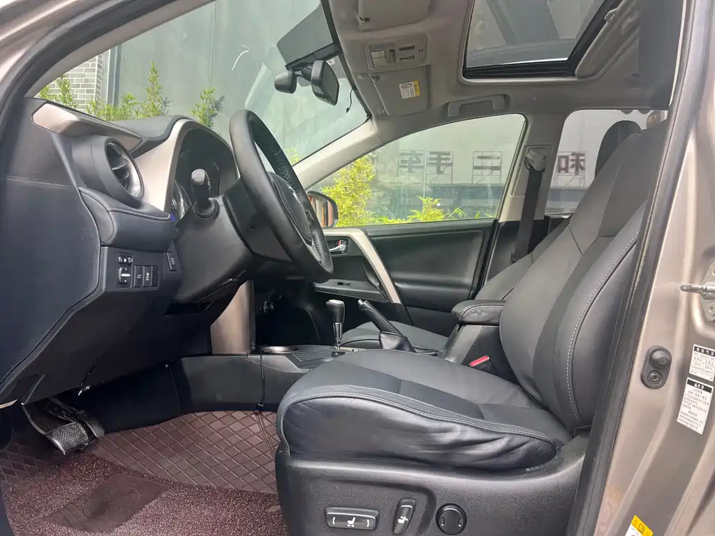 Toyota RAV4 2015 — фото 12