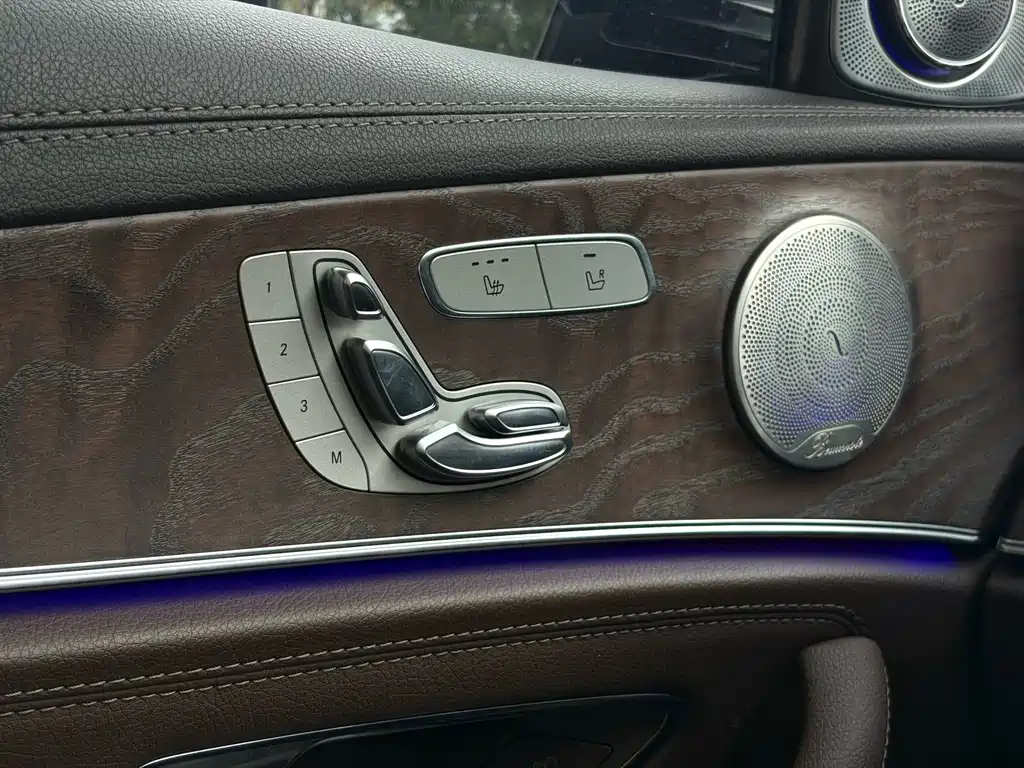 Mercedes-Benz E-Class 2021 — фото 17