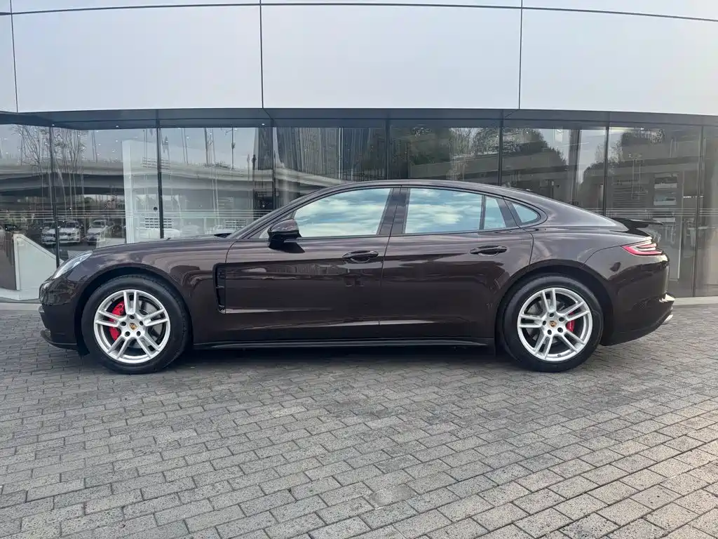 Porsche Panamera 2017 — фото 11