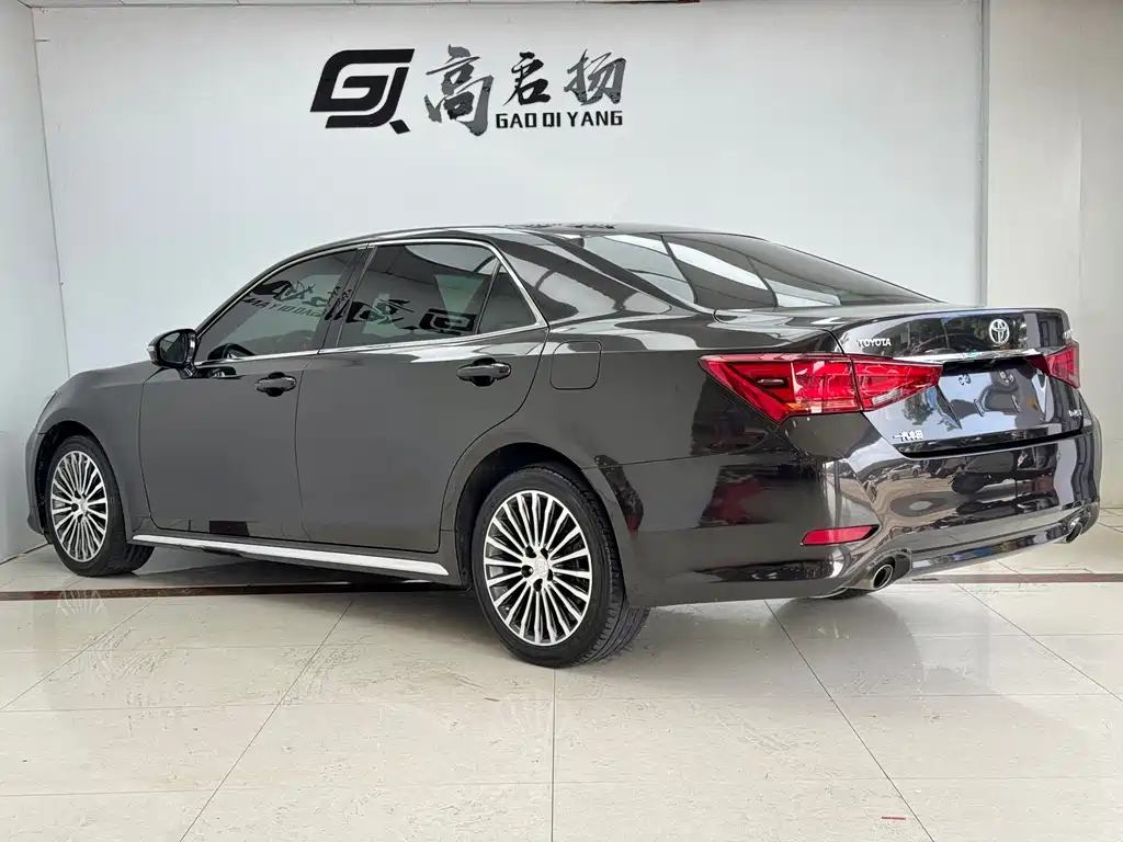 Toyota Crown 2018 — фото 26
