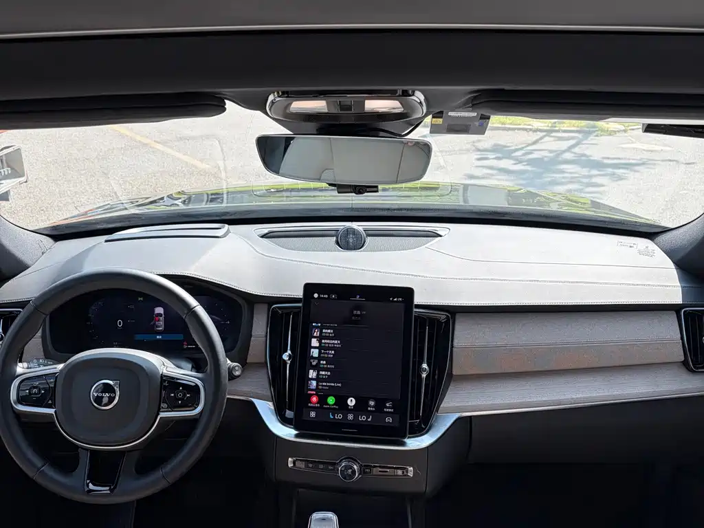 Volvo XC90 Plug-In Hybrid 2025 — фото 10