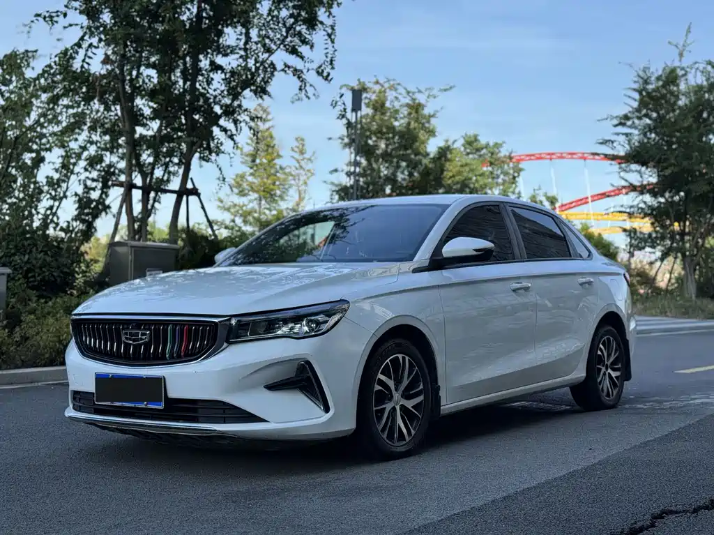 Geely Emgrand 2022