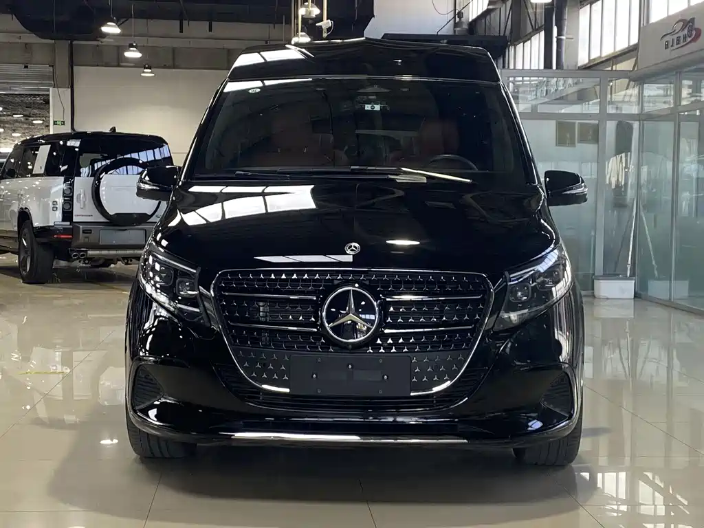 Mercedes-Benz V-Class 2025 — фото 1