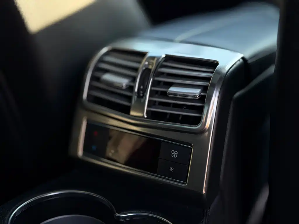Mercedes-Benz E-Class 2015 — фото 18
