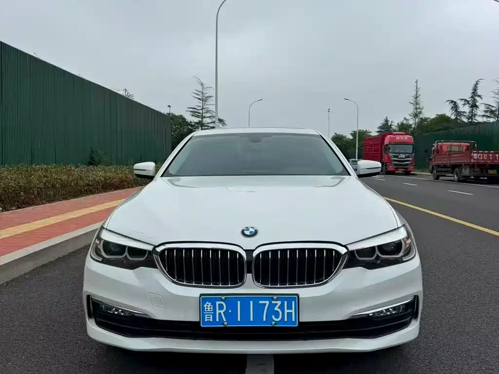 BMW 5 Series 2018 — фото 1