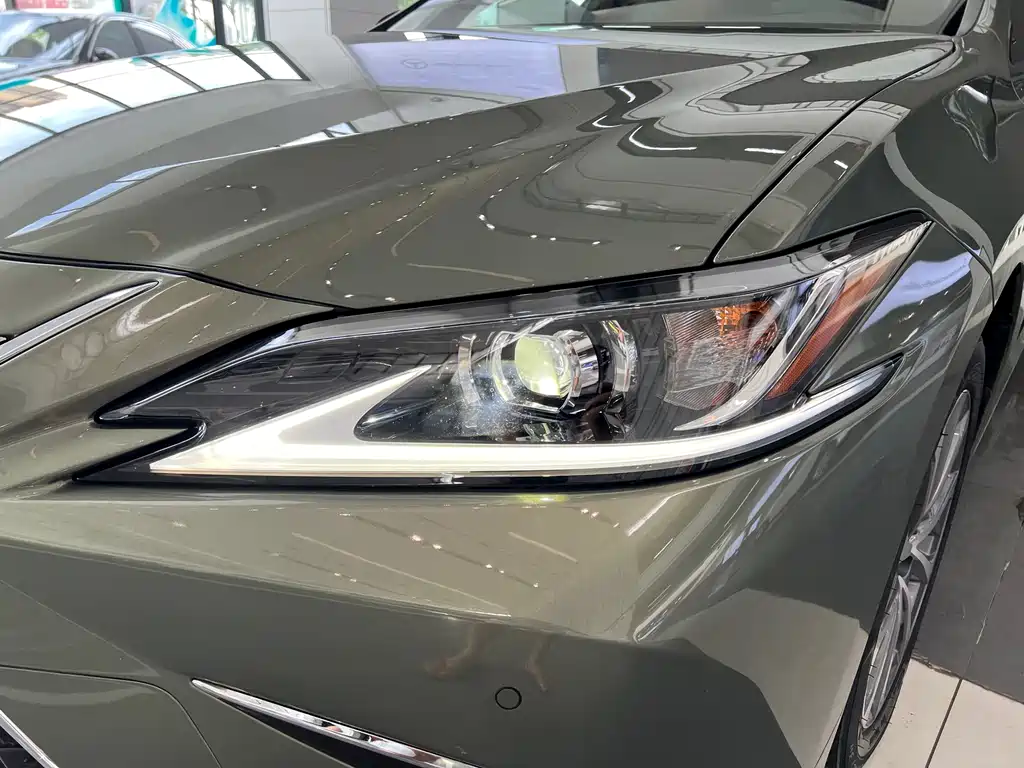 Lexus ES 2023 — фото 19