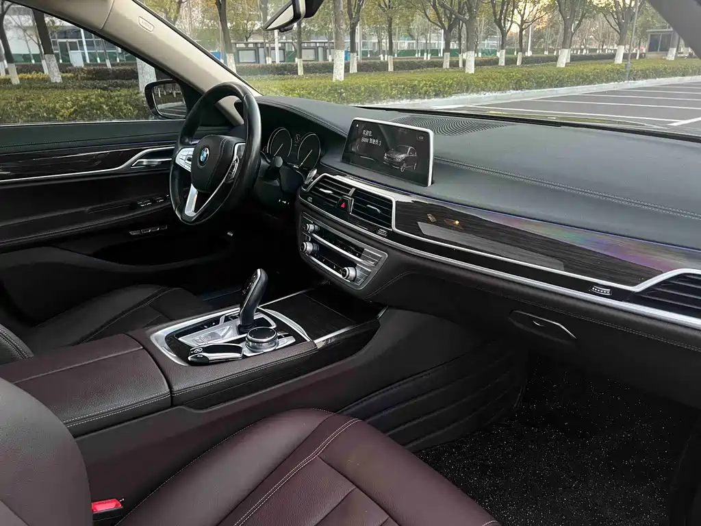 BMW 7 Series 2017 — фото 15