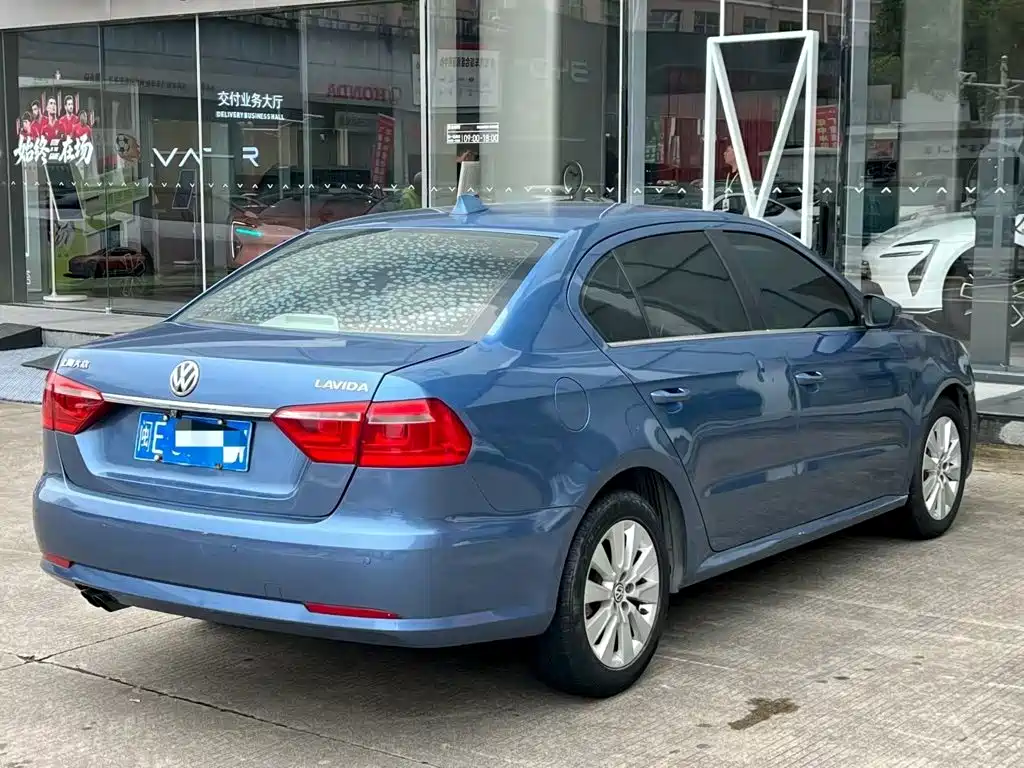 Volkswagen Lavida 2013