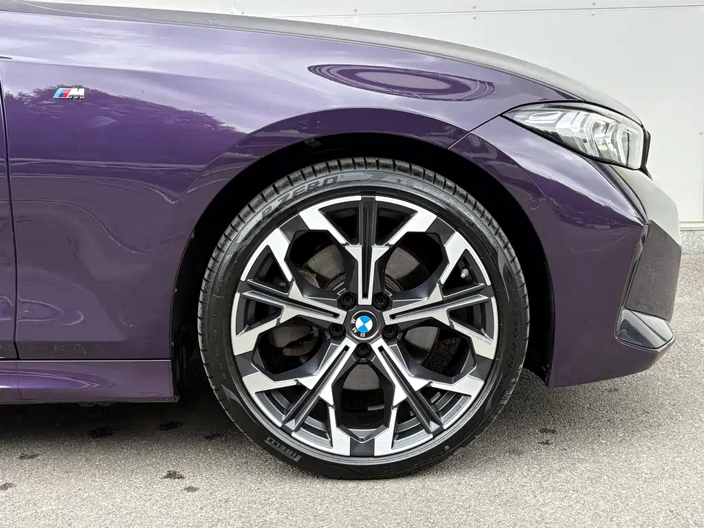 BMW 3 Series 2025 — фото 10