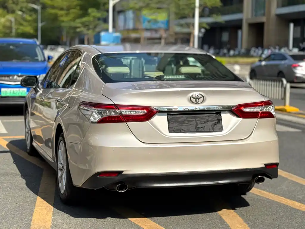 Toyota Camry 2018 — фото 19