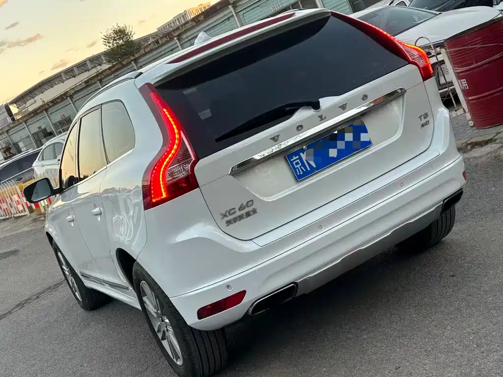 Volvo XC60 2016 — фото 3