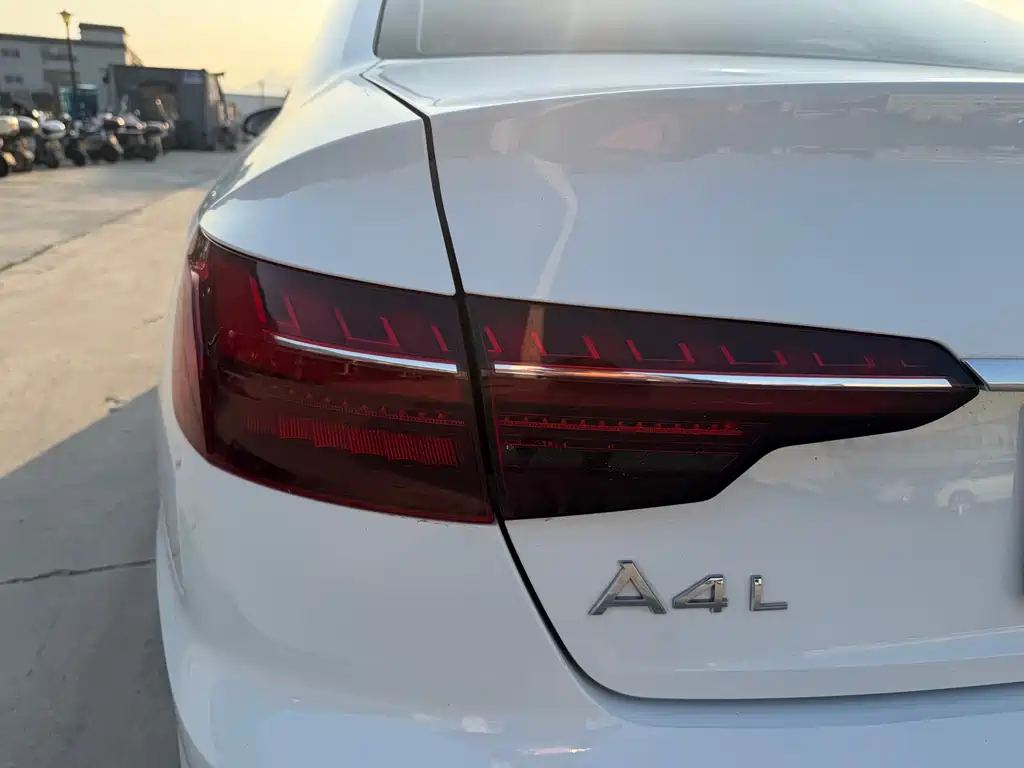 Audi A4L 2023 — фото 19