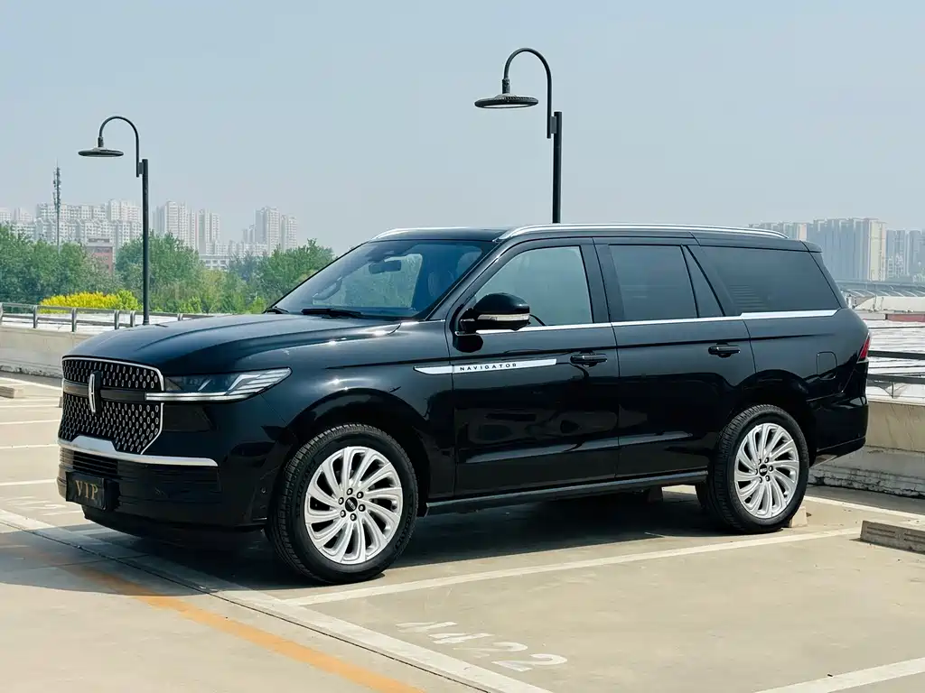 Lincoln Navigator 2025 — фото 1