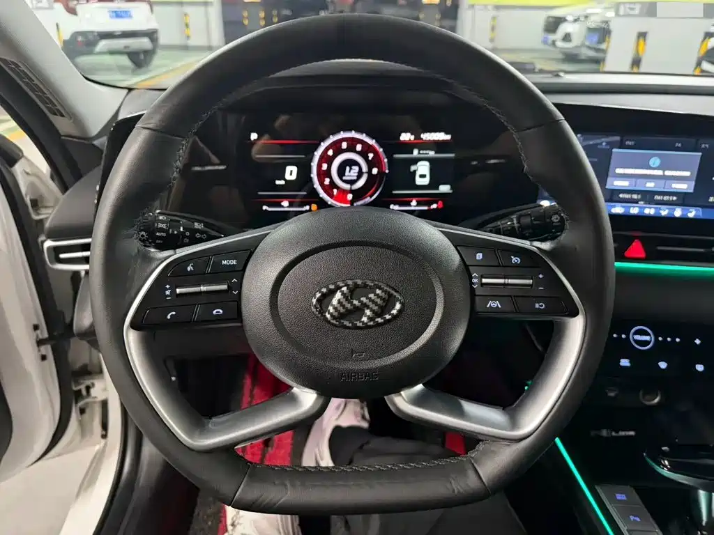 Hyundai Elantra 2022 — фото 11