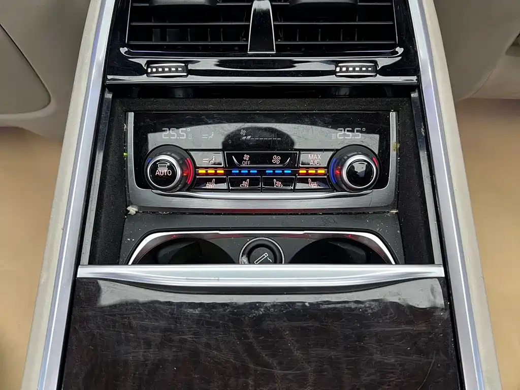 BMW 7 Series 2019 — фото 20