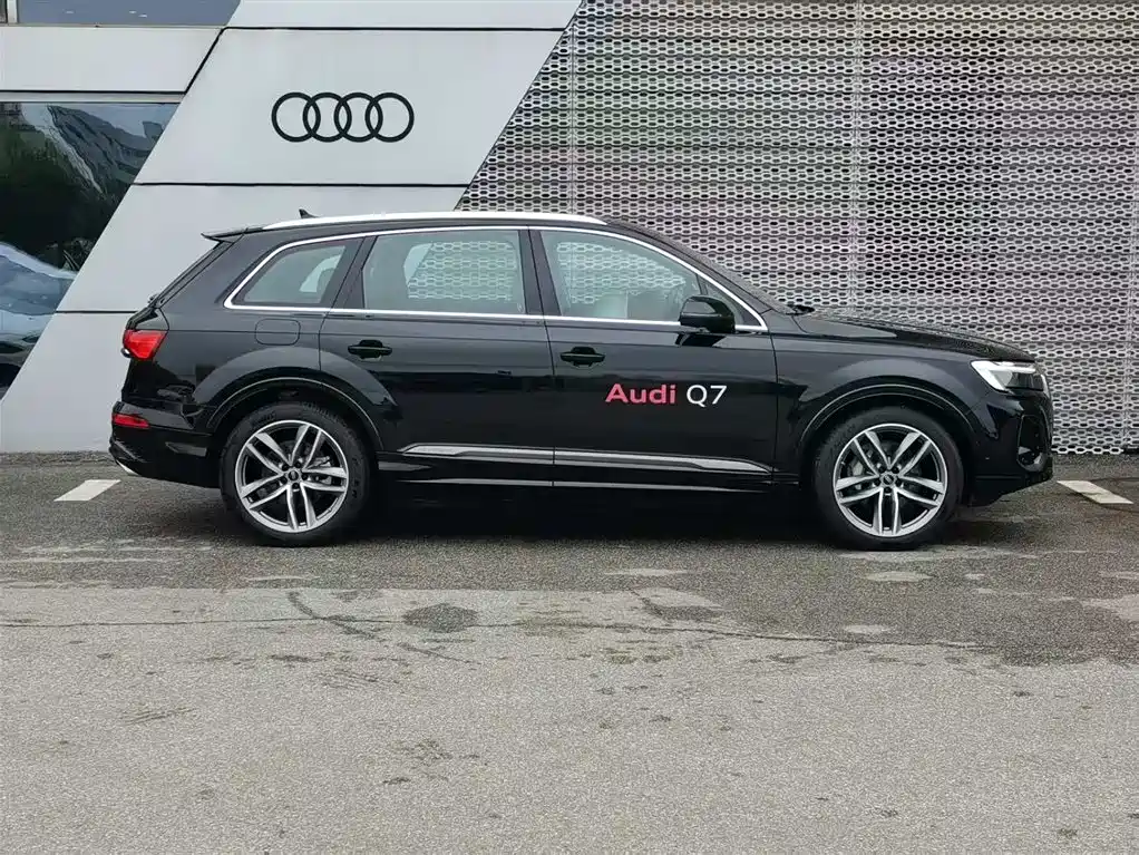 Audi Q7 2025 — фото 4