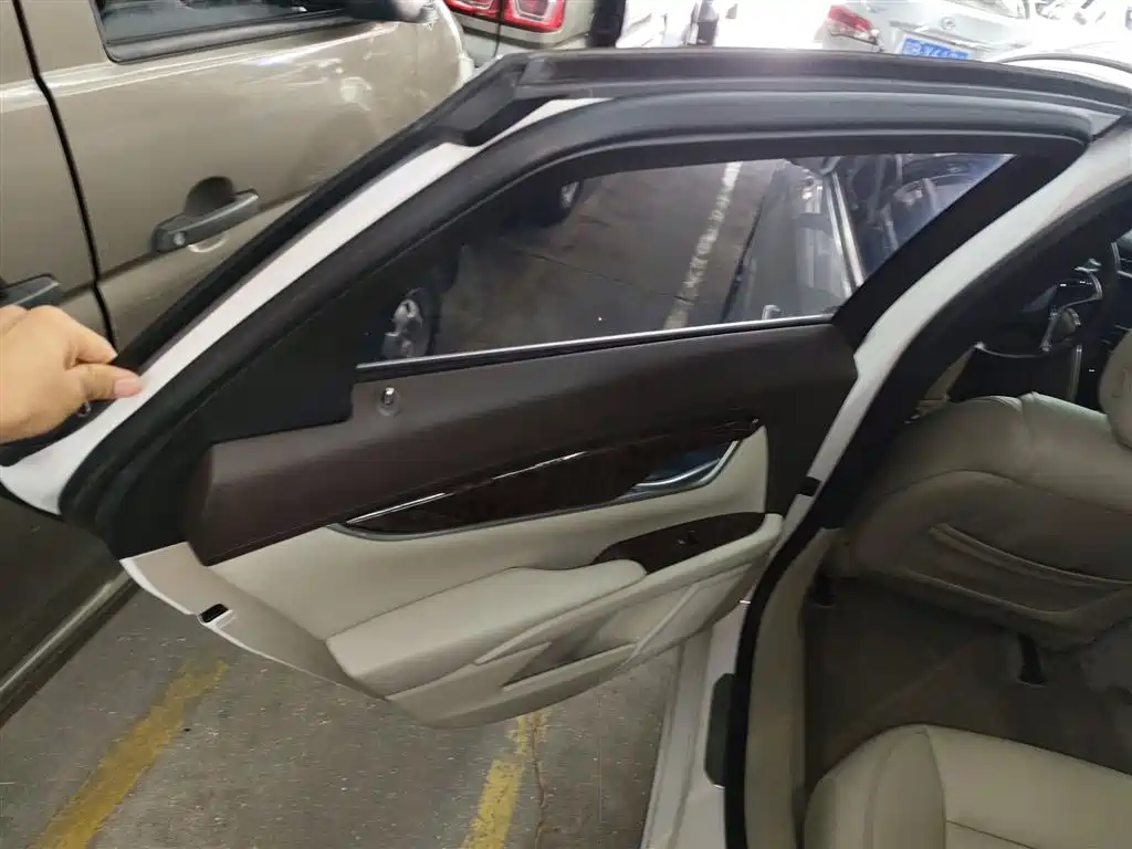 Cadillac XTS 2015 — фото 16