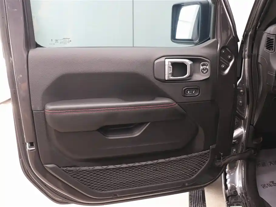 Jeep Wrangler 2023 — фото 10