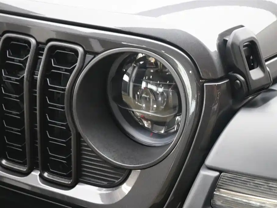 Jeep Wrangler 2023 — фото 24