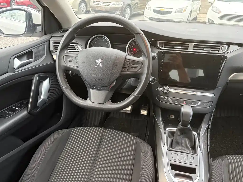 Peugeot 408 2015 — фото 10