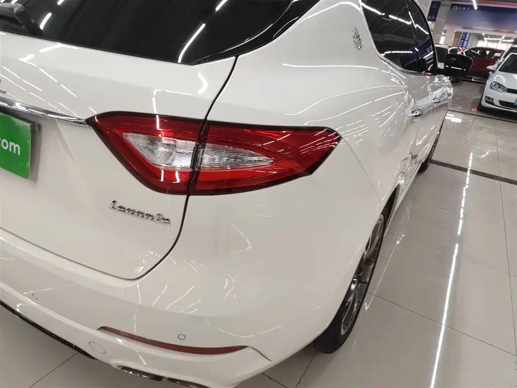 Maserati Levante 2017 — фото 24
