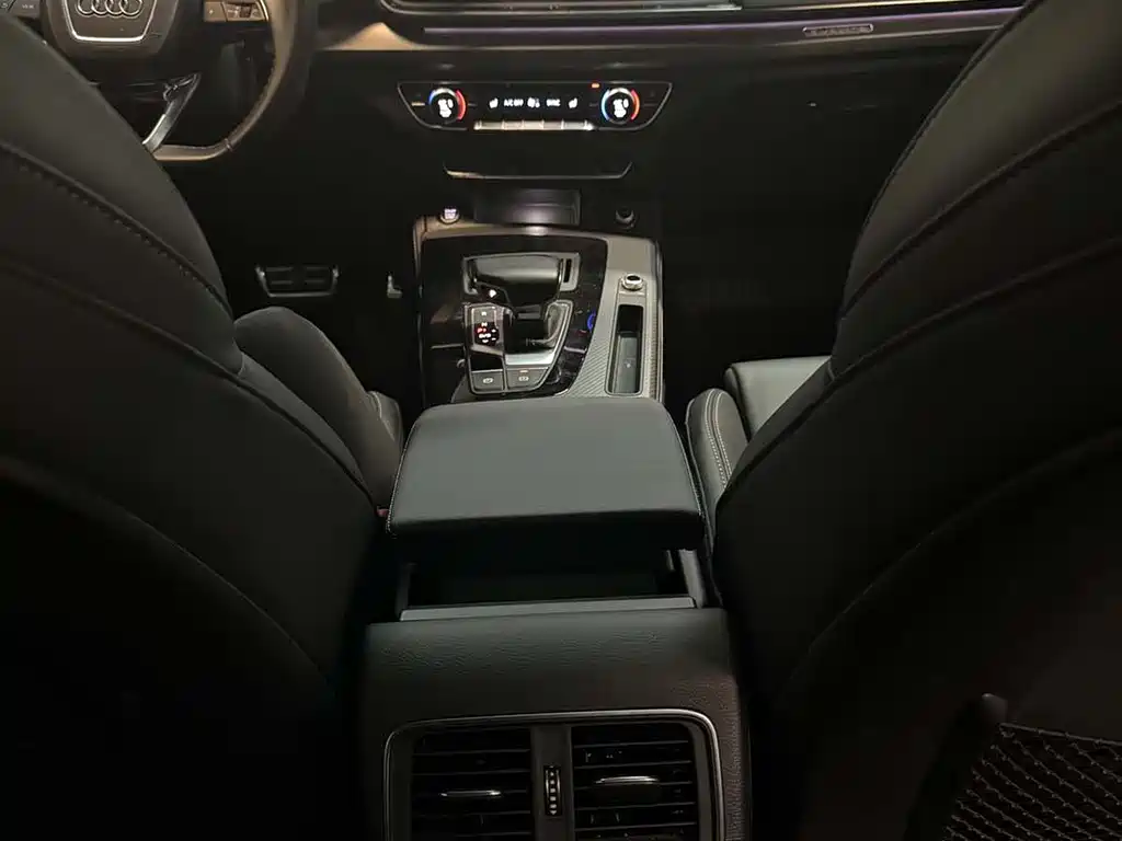 Audi Q5L 2023 — фото 17