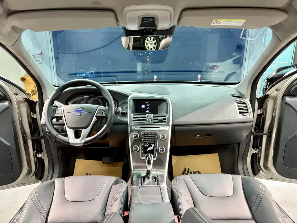 Volvo XC60 2015 — фото 14