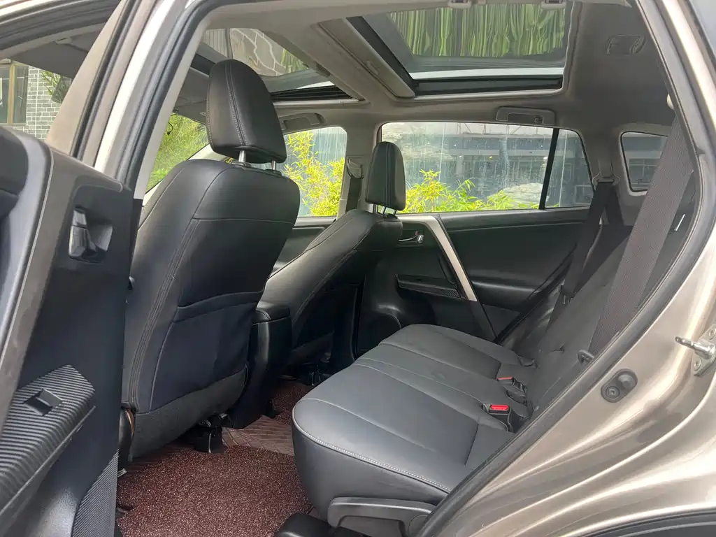 Toyota RAV4 2015 — фото 13