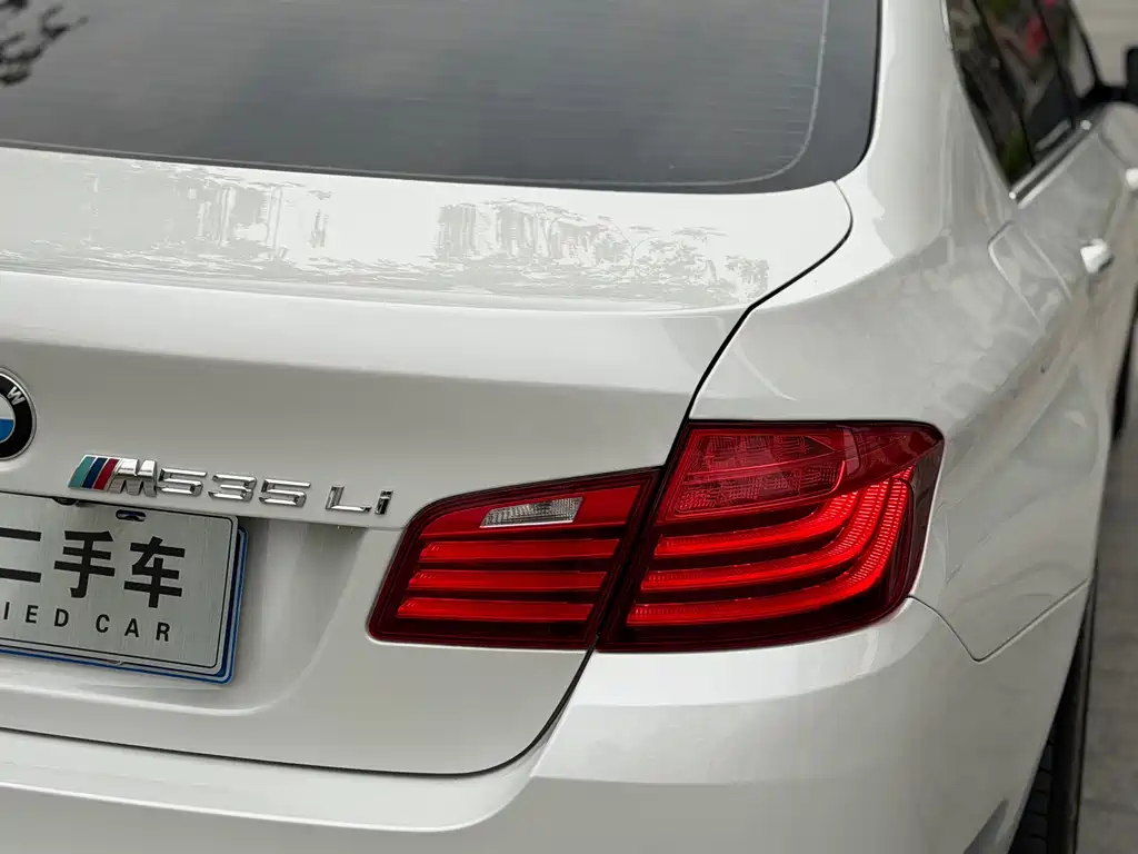 BMW 5 Series 2015 — фото 10