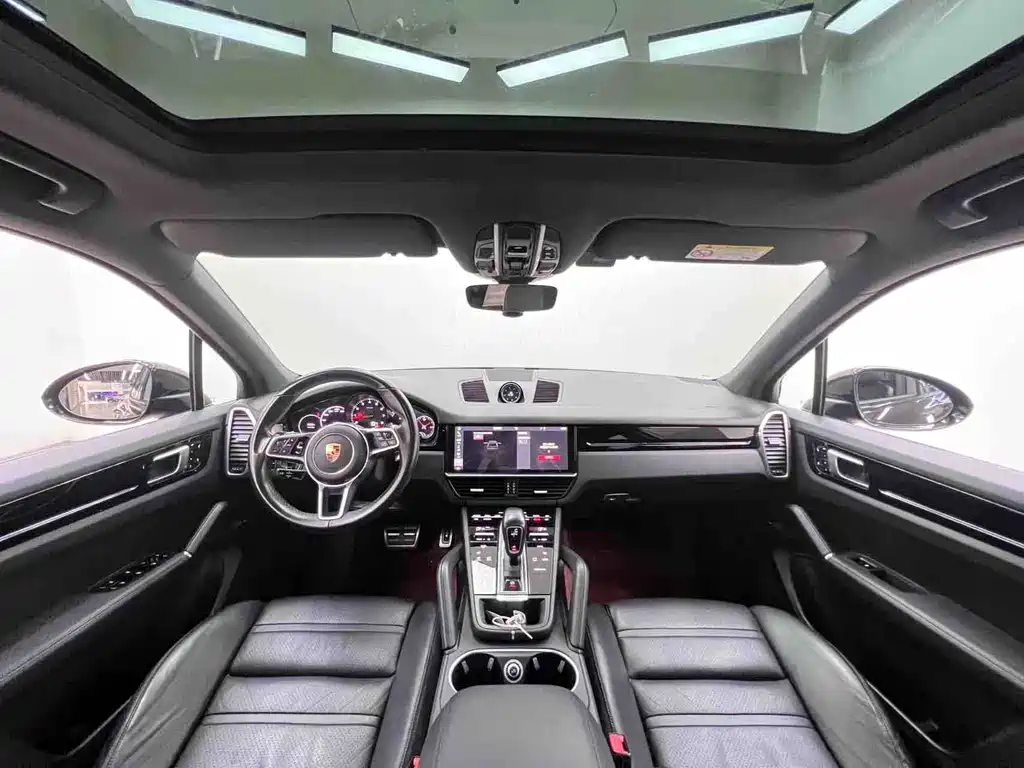 Porsche Cayenne 2019 — фото 16