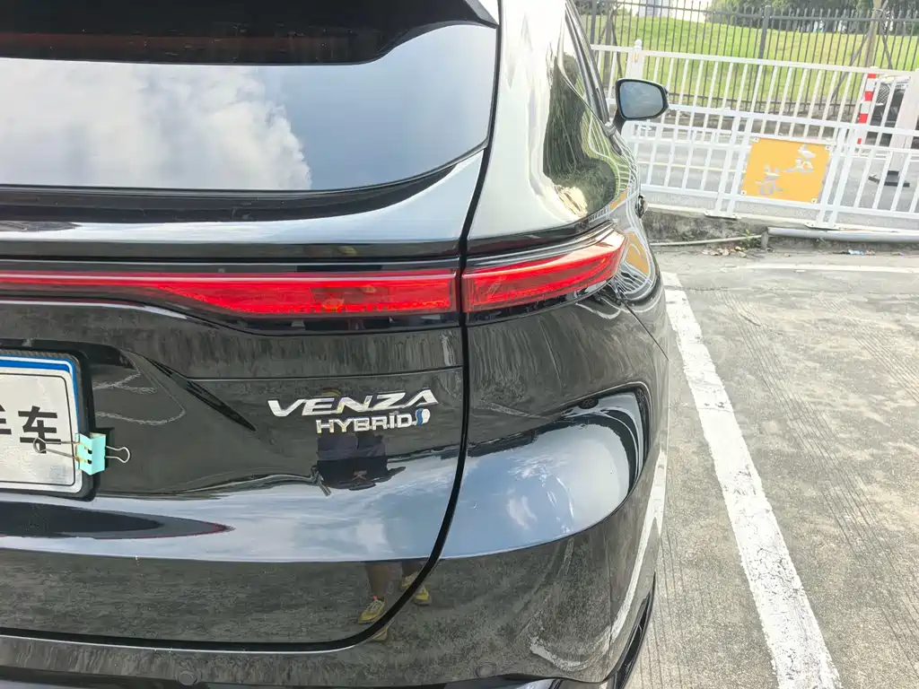 Toyota Venza 2023 — фото 18