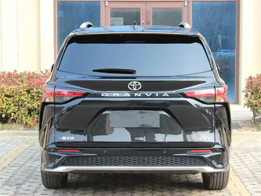 Toyota Granvia 2025 — фото 28