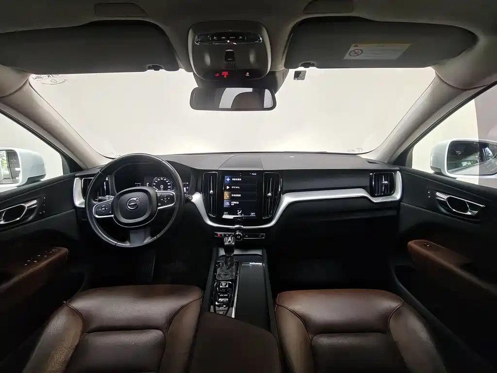 Volvo XC60 2019 — фото 5