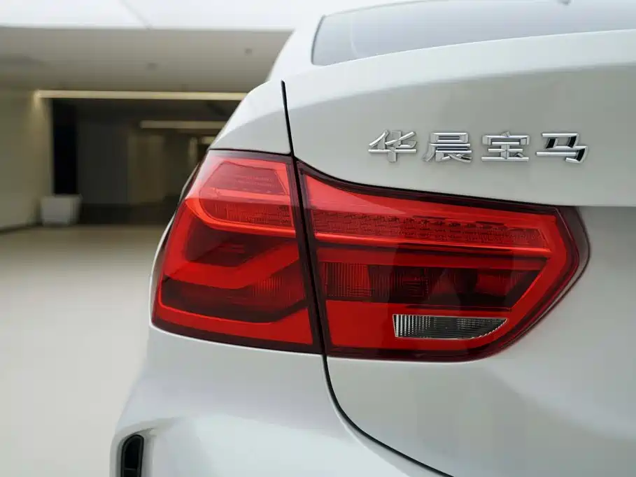 BMW 1 Series 2022 — фото 17