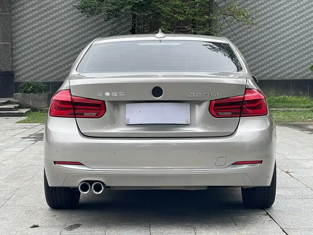 BMW 3 Series 2018 — фото 13