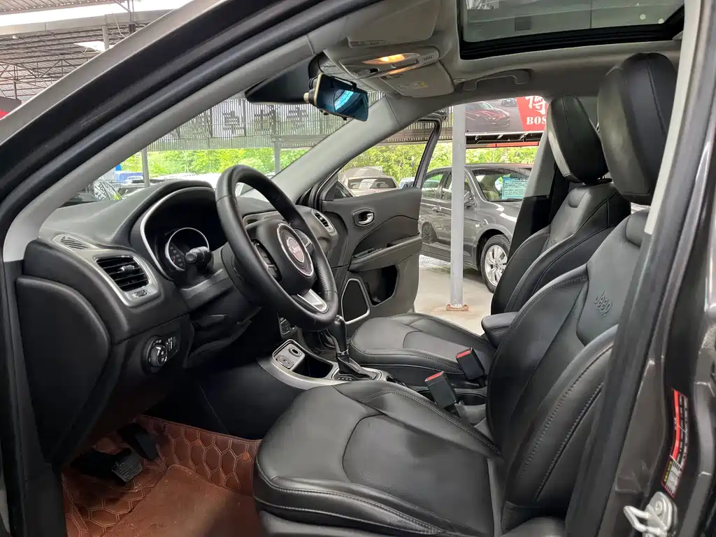 Jeep Compass 2019 — фото 14