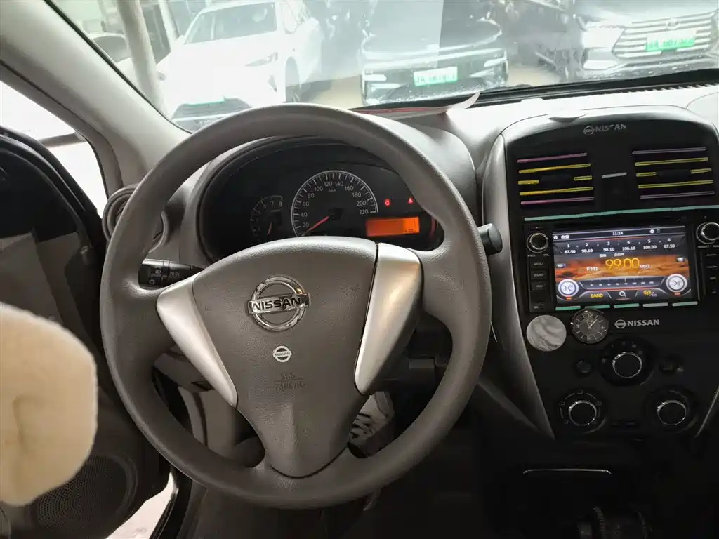 Nissan Sunny 2016 — фото 10