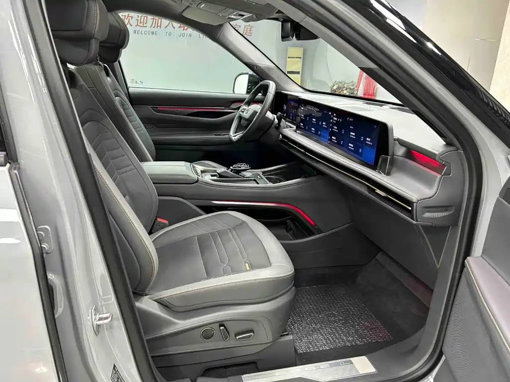 Ford Edge 2023 — фото 13