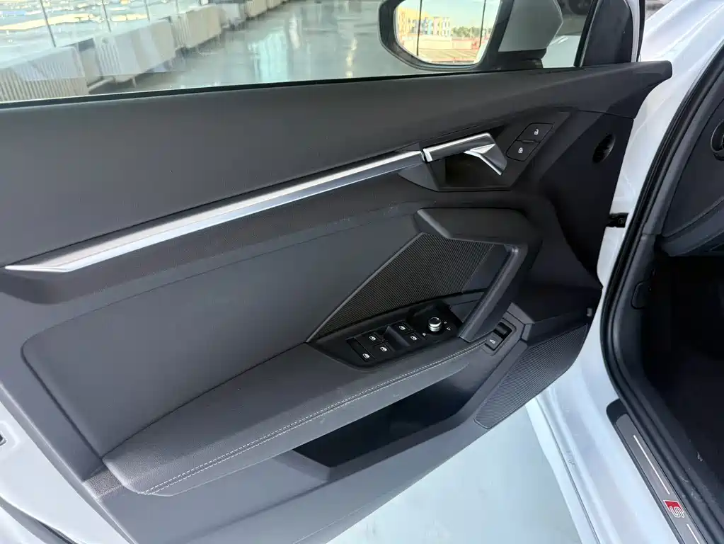 Audi A3 2023 — фото 12