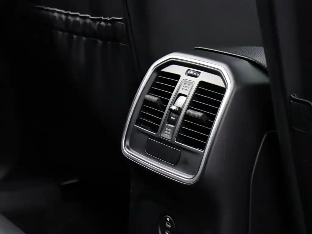Porsche Macan 2023 — фото 25