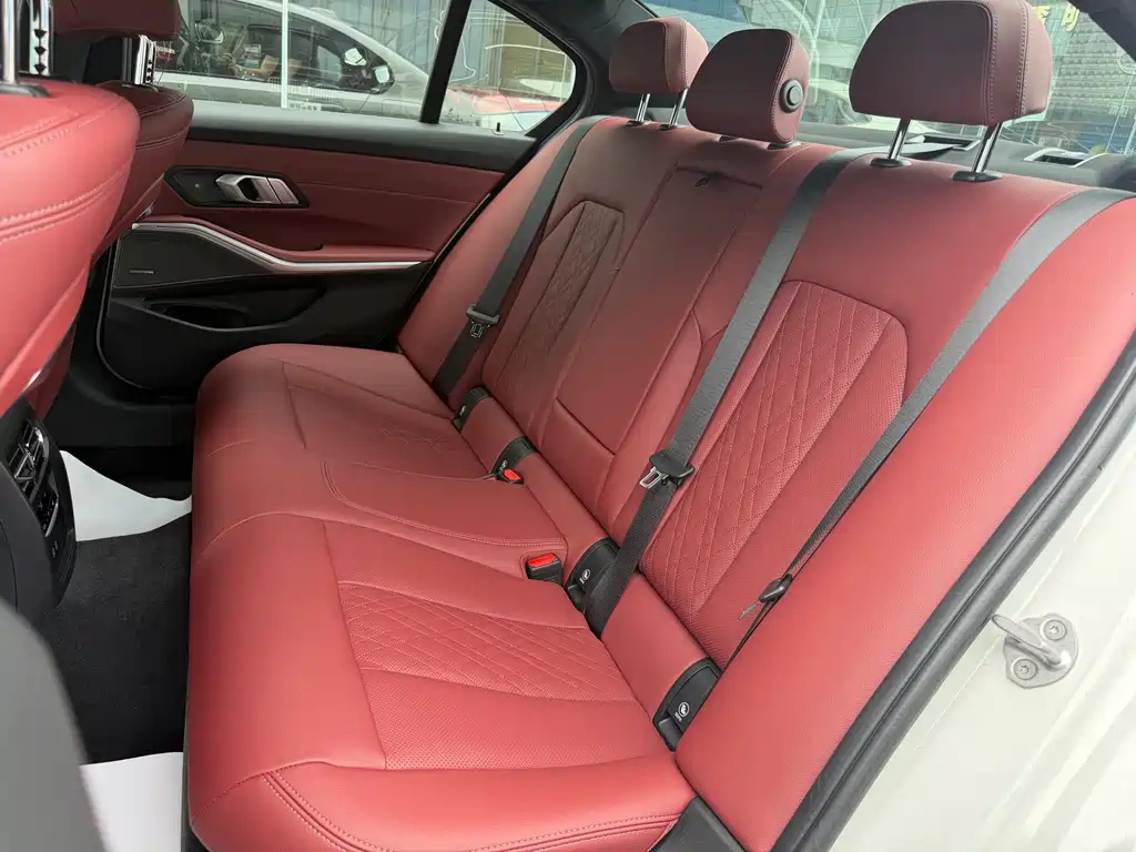 BMW 3 Series 2025 — фото 14
