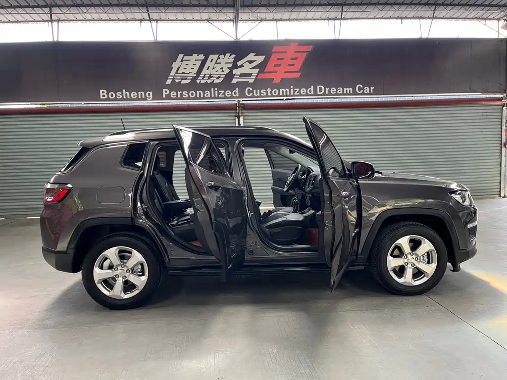 Jeep Compass 2019 — фото 10