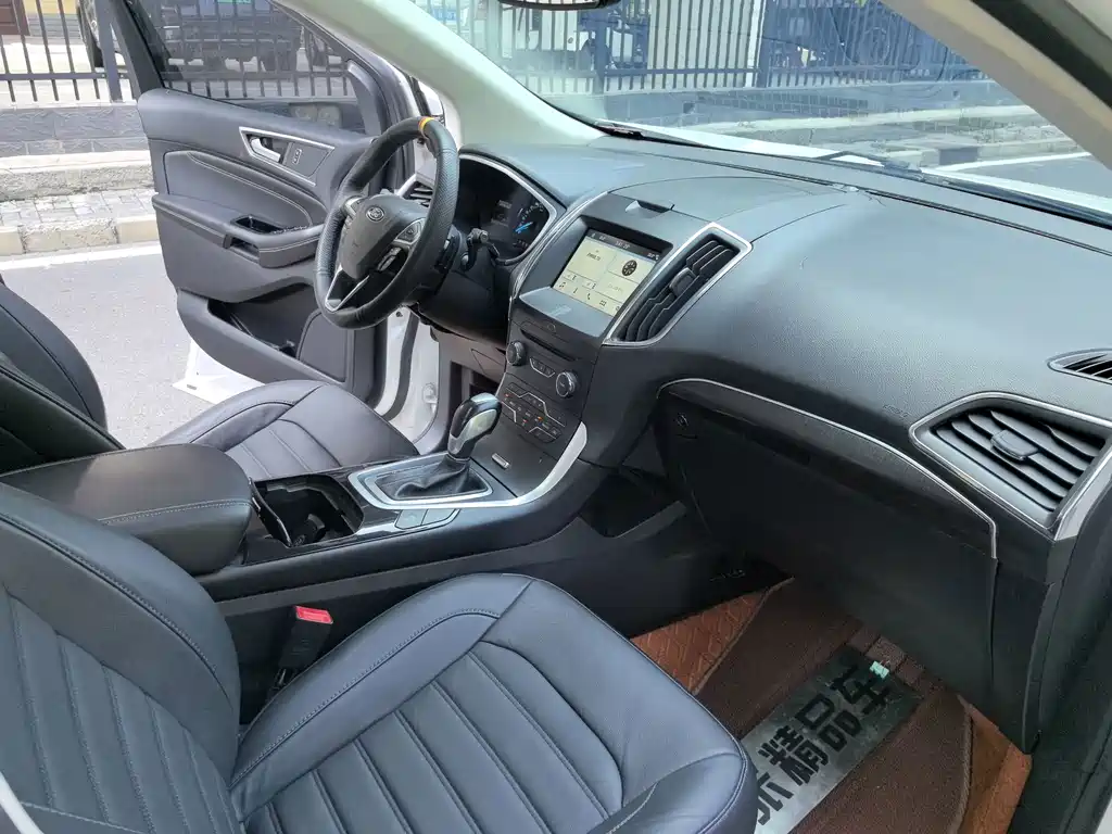 Ford Edge 2018 — фото 17