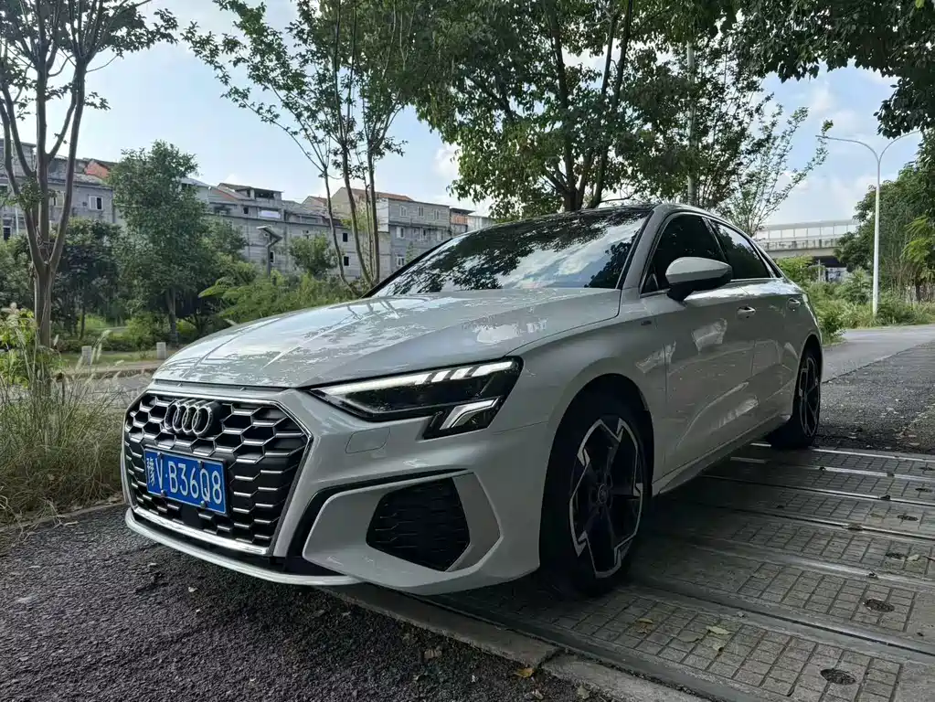 Audi A3 2023 — фото 1