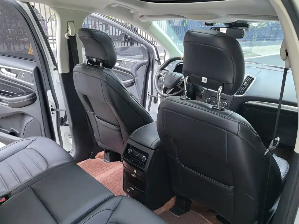 Ford Edge 2018 — фото 16