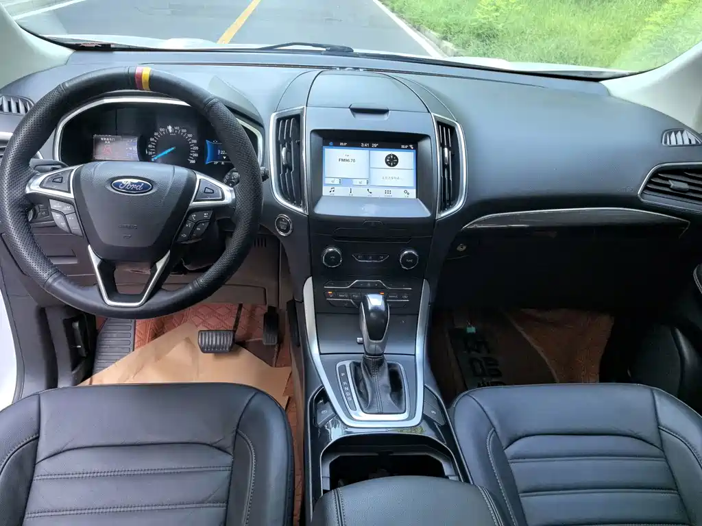 Ford Edge 2018 — фото 13